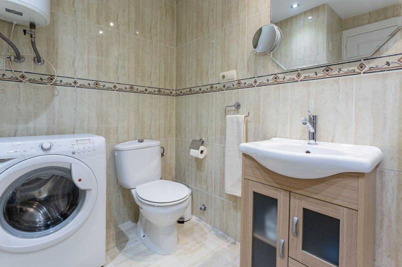 Apartment Centre *